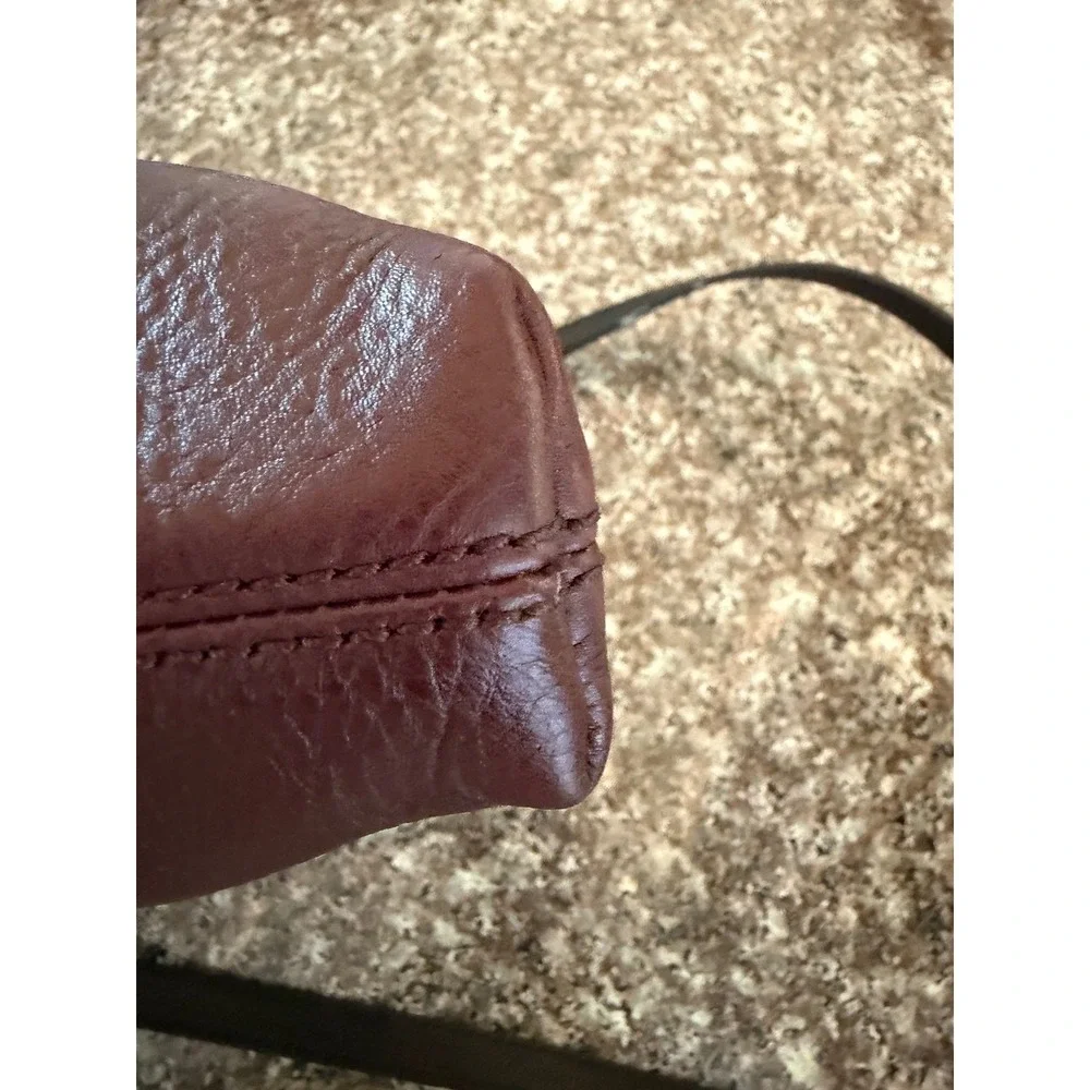Fossil Maroon Cowhide Leather Pebbled Purse 10 x 8 x 2 inches 90s Y2K‎ Crossbody